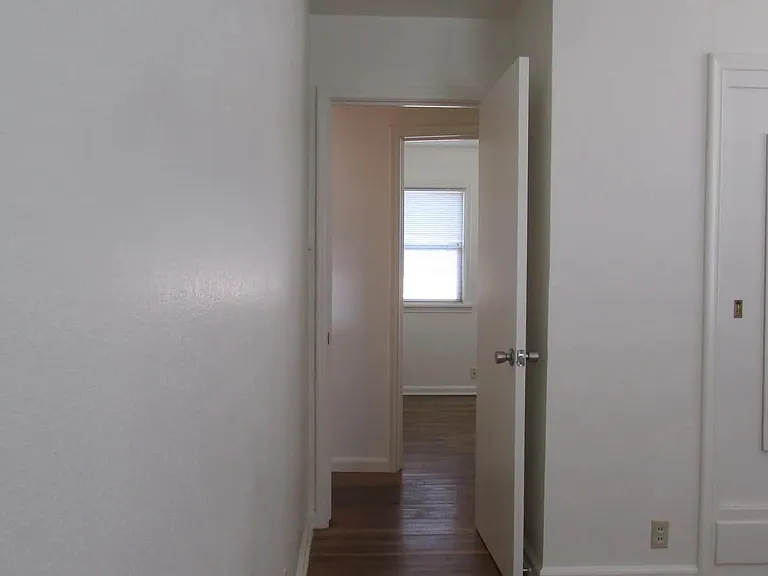 1456 E Elm St — Photo 17