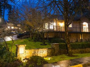 1102 Strathaven Dr, North Vancouver, BC