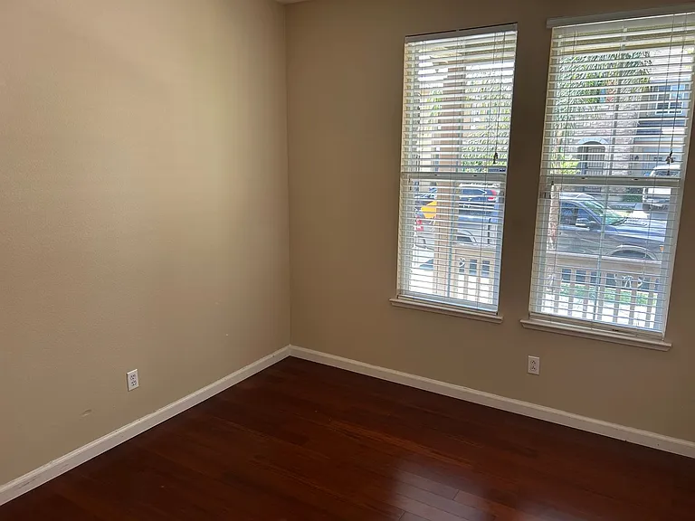 2342 Blue Ridge Ave — Photo 5