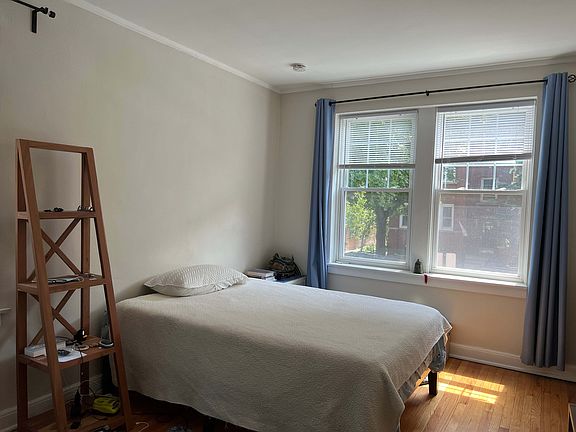 3rd image of 4930 W Cuyler Ave #1S