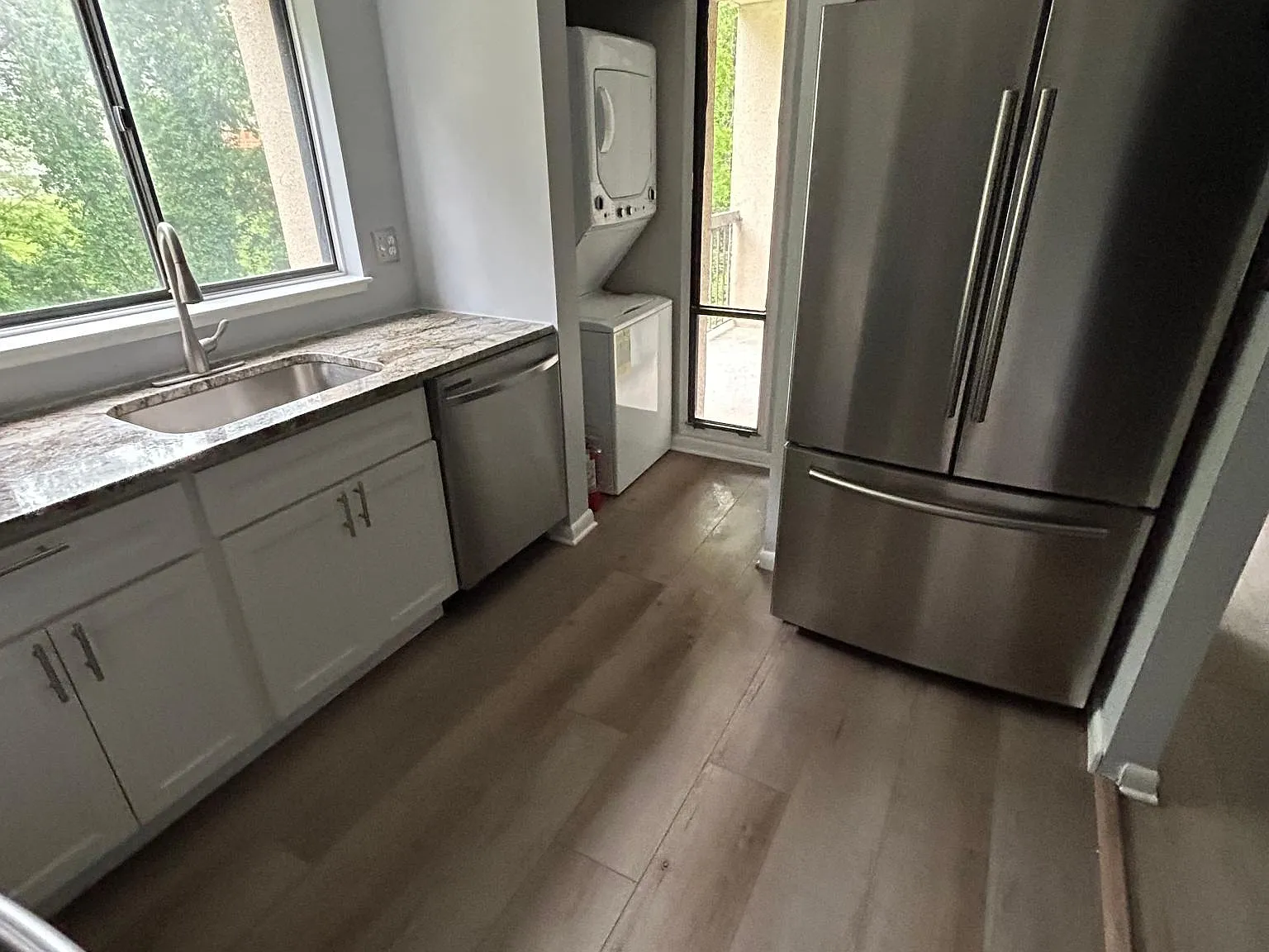 2 bed, 1073 sqft, $2,300 — Photo 2