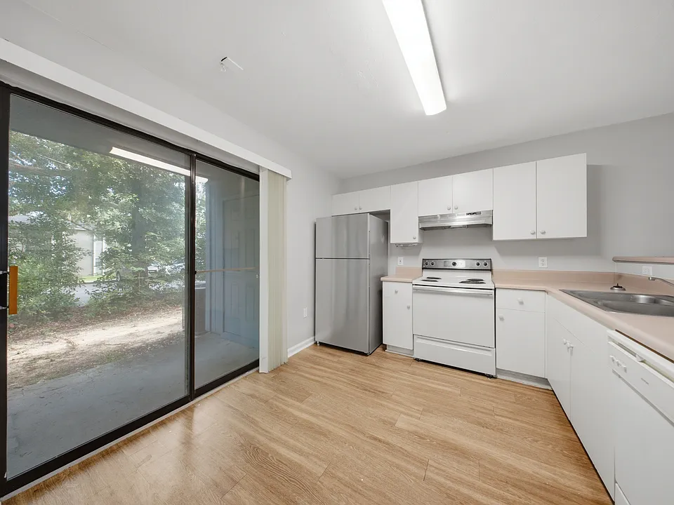 Dior Apartments LLc