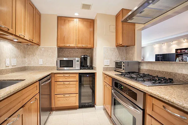 Sold by Corcoran | media 3