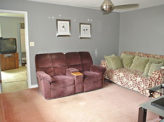 3rd image of 807 E Streamwood Blvd