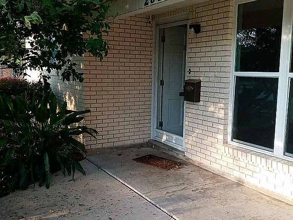 3rd image of 2513 Metairie Ct