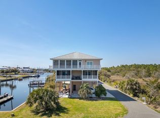 201 Harbour Point Dr, Crawfordville, FL 32327
