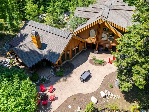 149 Pinnacle Ct, Cascade, ID 83611