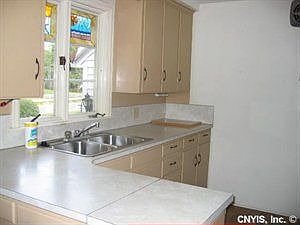 5th image of 930 Meadowbrook Dr