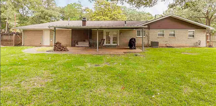 6035 Marcus Dr — Photo 2