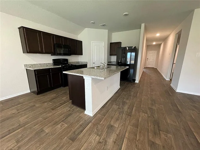 128 Hazel Grv — Photo 2