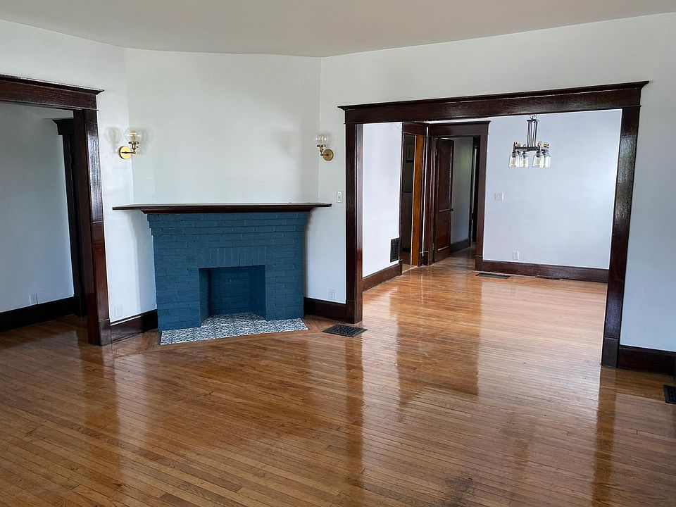 1st image of 236 N Park Ave Floor 1