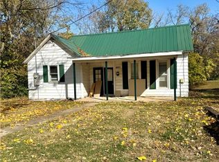 685 14th St, Charleston, IL 61920