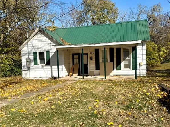 685 14th St, Charleston, IL 61920