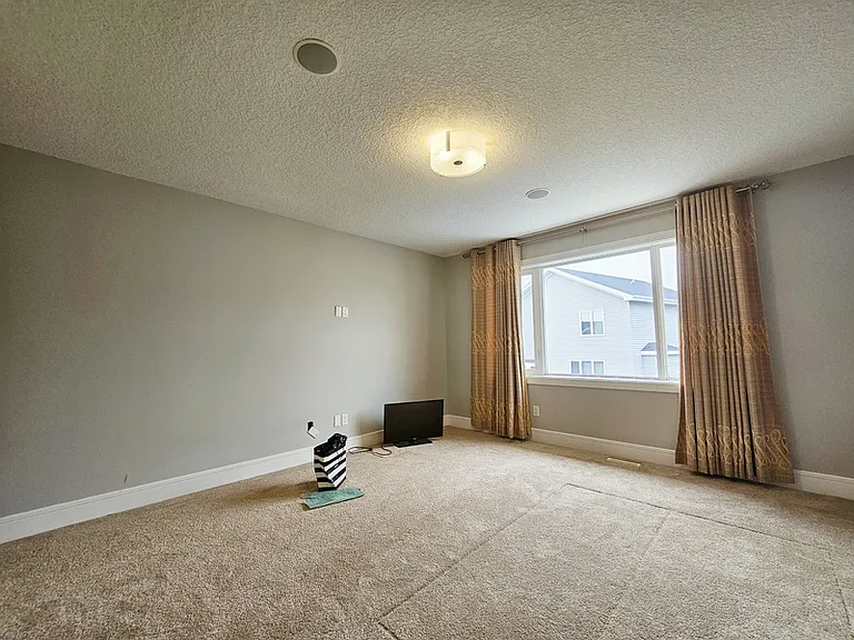 546 Albany Way NW — Photo 10