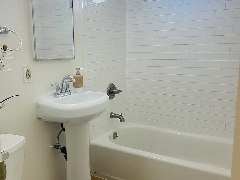 955 Hillcrest St #6 — Photo 6