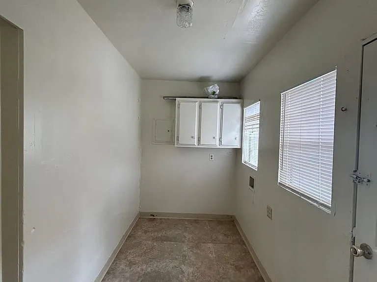 153 Locust Ave — Photo 16