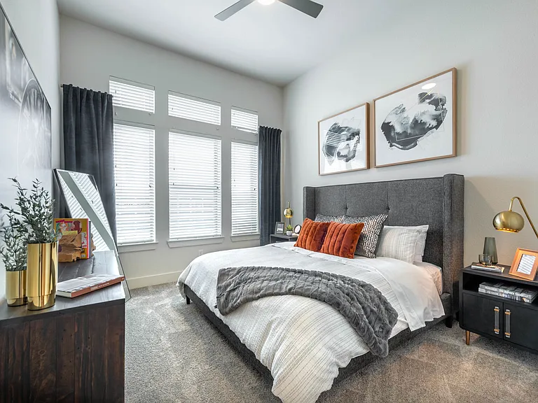 Burnett Lofts — Photo 9