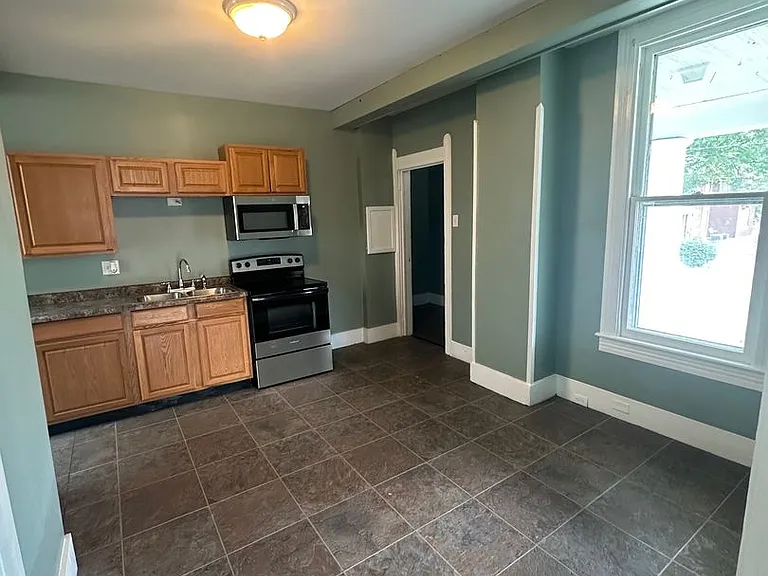 1141 Chestnut St — Photo 9