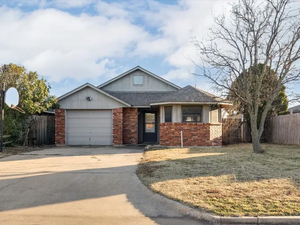 3916 SW Mesquite Dr, Lawton, OK 73505