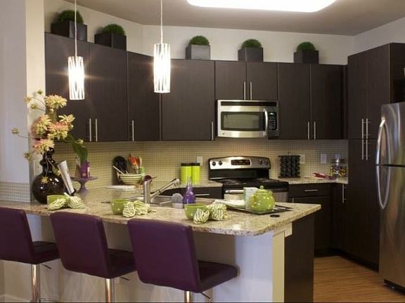 3rd image of 131 Interpark Blvd