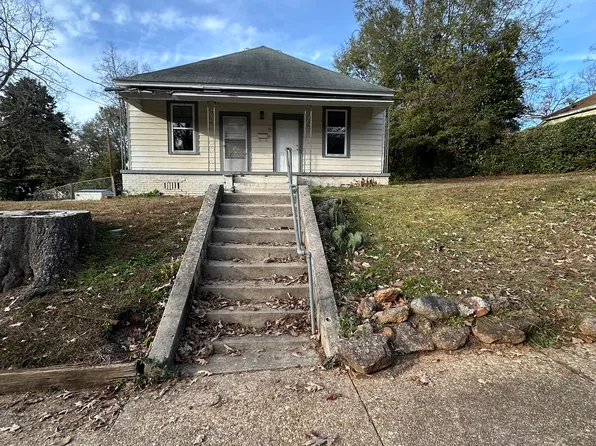16 Wilson St, Manchester, GA 31816