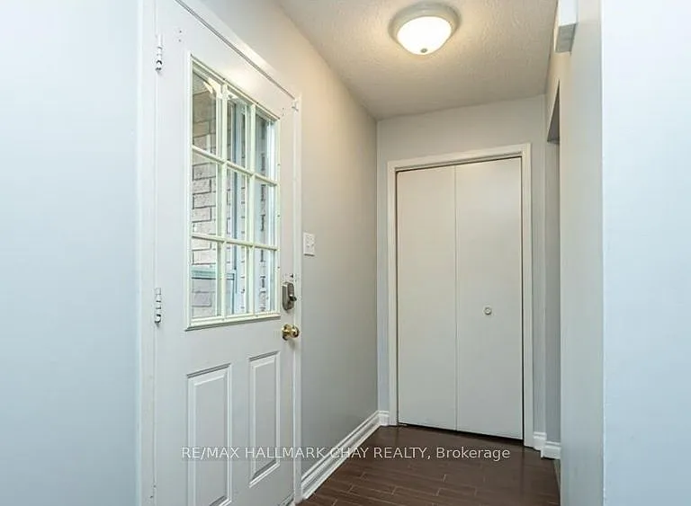 33B Grove St E #MAIN FLOOR — Photo 2