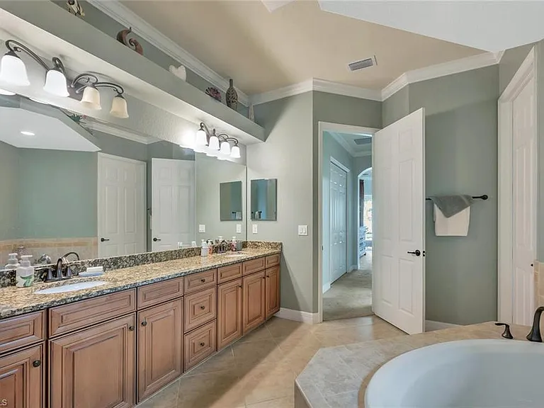21093 Torre Del Lago St — Photo 18