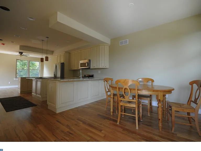 242 Krams Ave — Photo 2