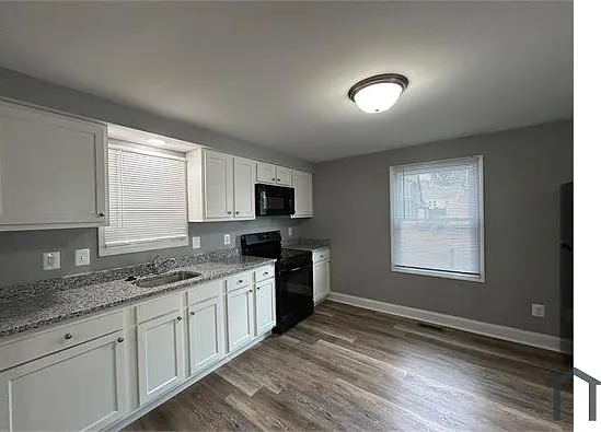 4 bed, $2,800 — Photo 2