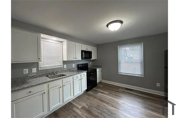 Building Photo - 4510 Parkmont Ave