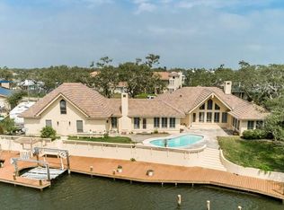 2305 Harbor Dr, Rockport, TX 78382