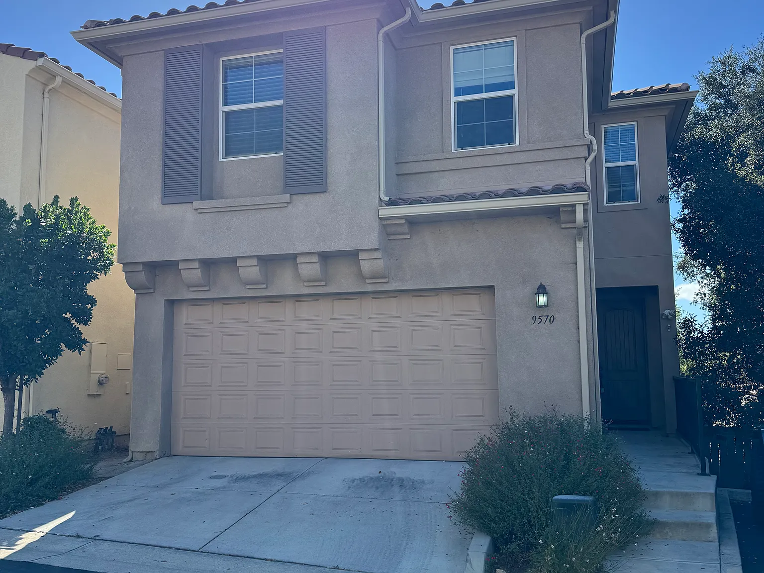 4 bed, 2.5 bath, 1621 sqft, $3,400 — Photo 1