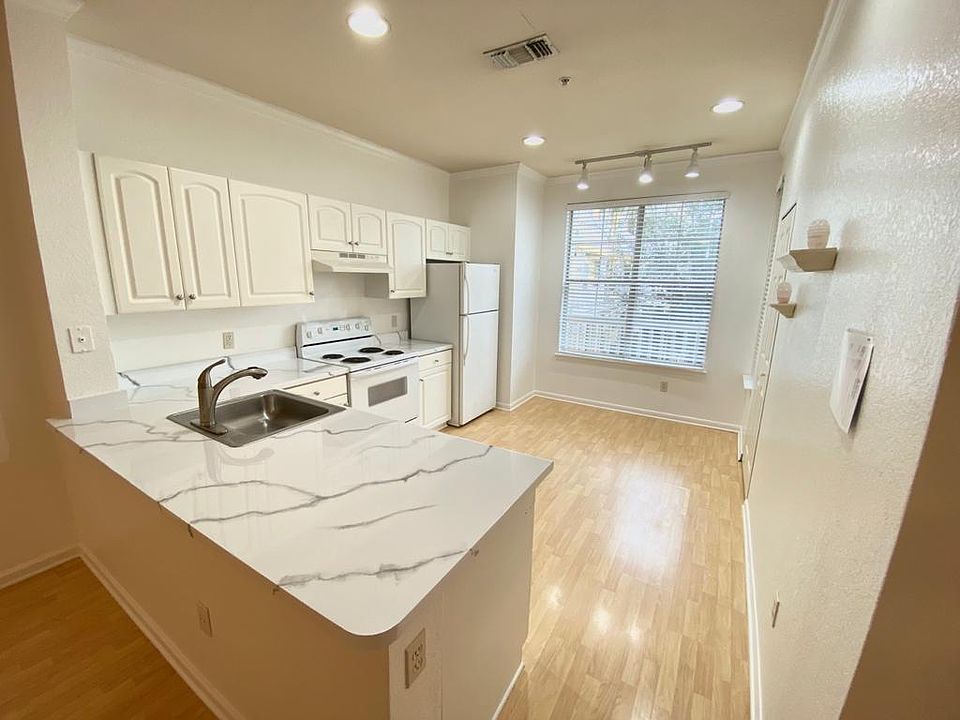1st image of 860 N Orange Ave APT 204