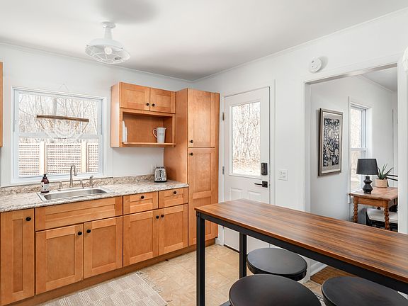 5th image of 547 N Magee St