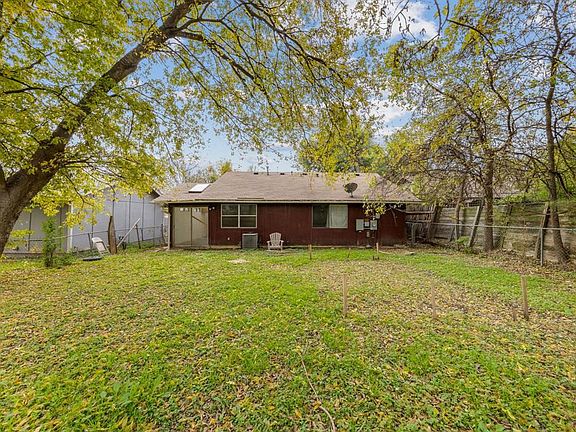 2nd image of 2306 Rockridge Dr