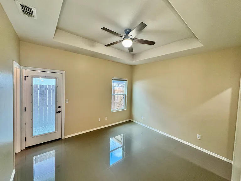 5104 N Winona Dr — Photo 11