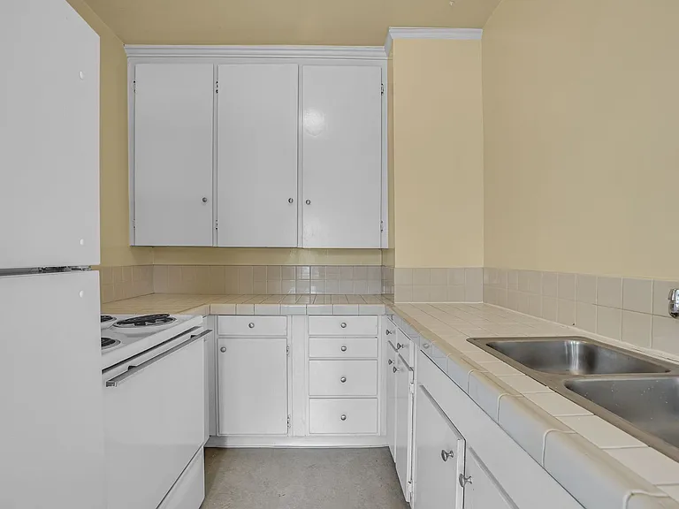 2052 SE Hawthorne Blvd — Photo 10