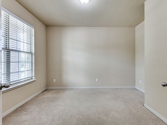3rd image of 729 Sundrop Dr