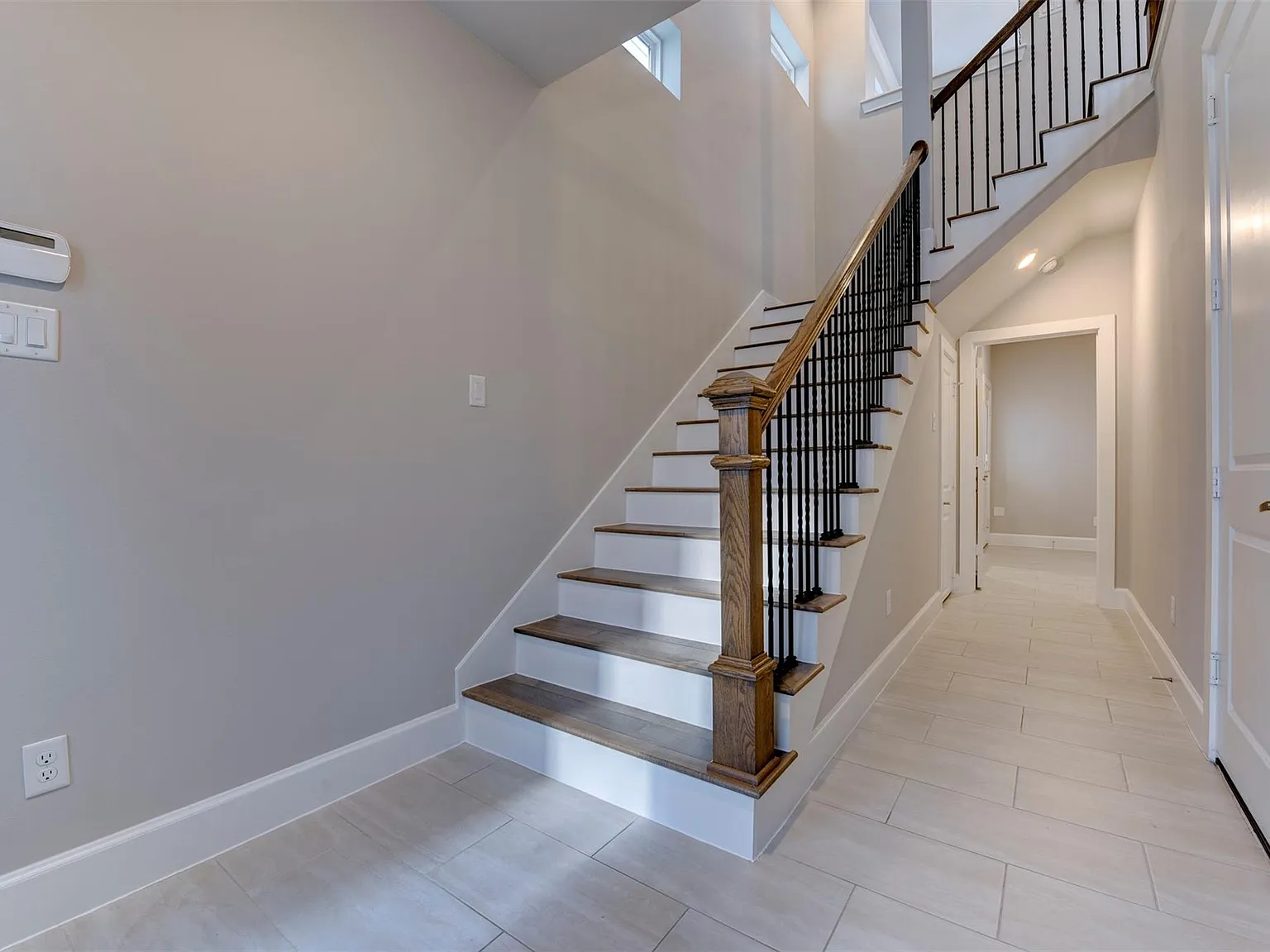 3 bed, 3.5 bath, 2134 sqft, $3,200 — Photo 4