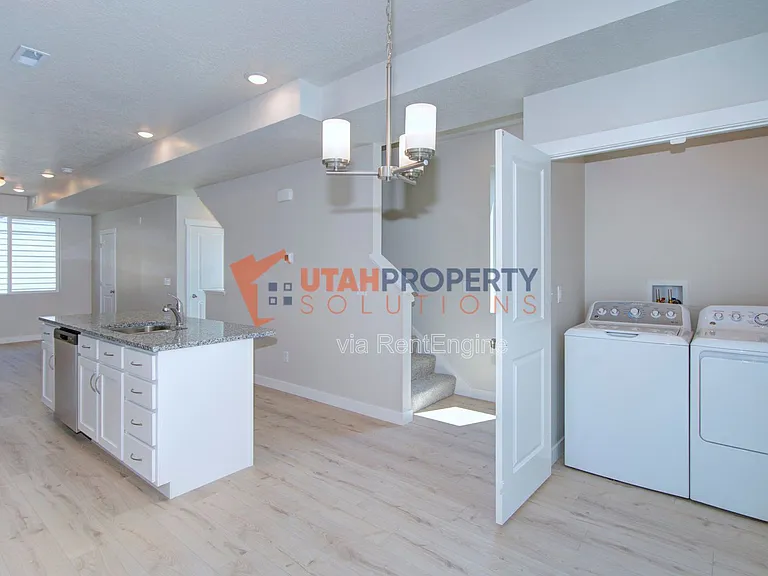 1146 S Redwood Rd #H806 — Photo 10