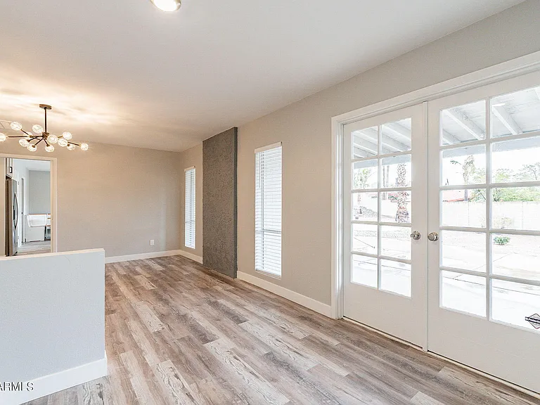 2318 E Lupine Ave — Photo 33