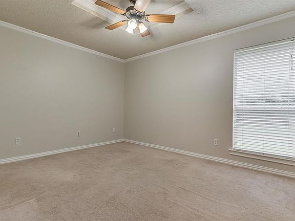 5th image of 814 Twin Creek Dr