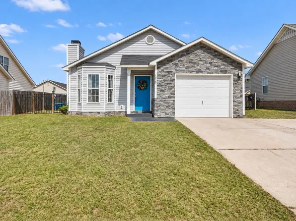3922 Crusader Dr, Hope Mills, NC 28348