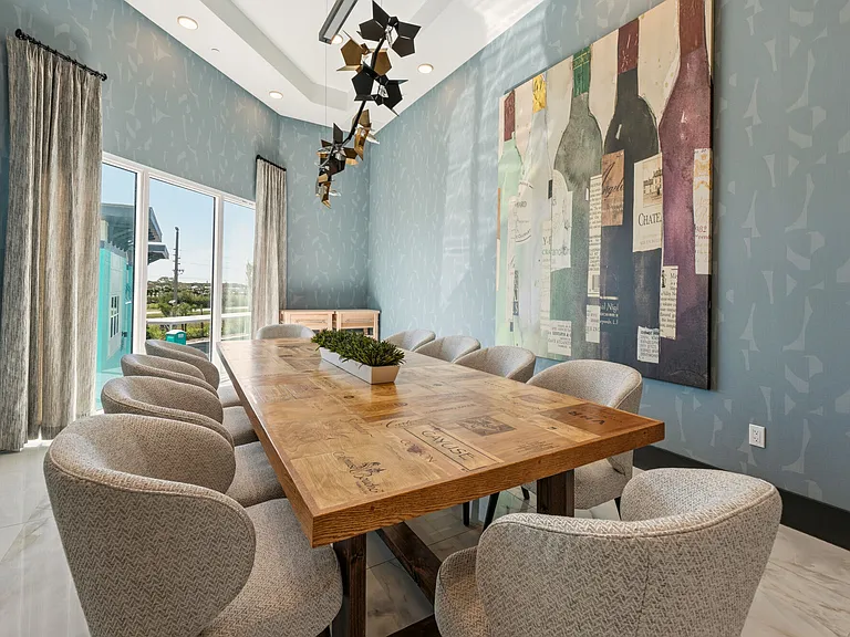 The Vivien — Photo 75