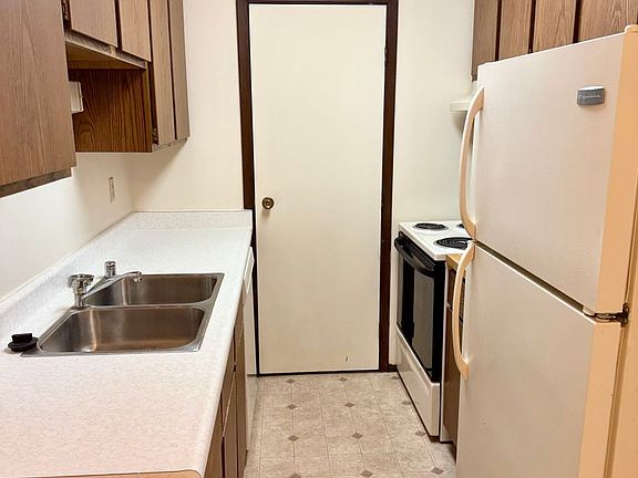 2nd image of 917 Silver Lake Dr #2300-13