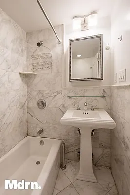 Rented by Mdrn Residential | media 6