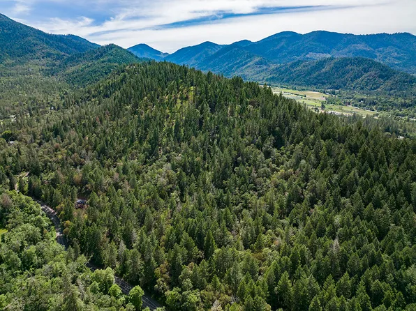700 Grays Creek Rd, Grants Pass, OR 97527