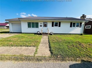 408 Brown St, Ravenswood, WV 26164