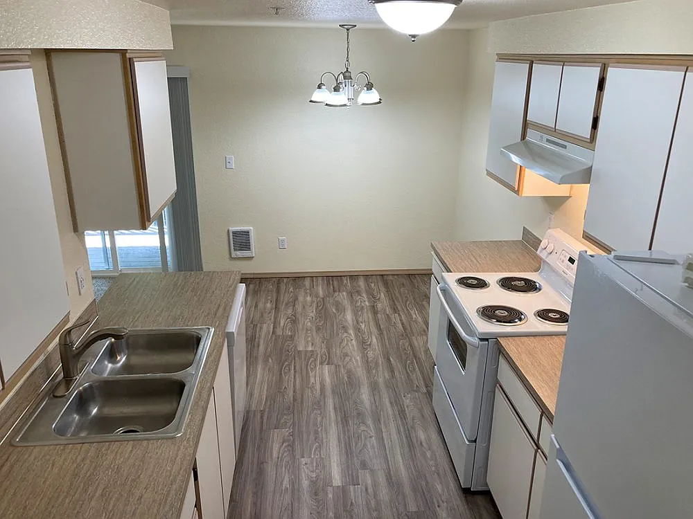 Knox Butte Apartments — Photo 2