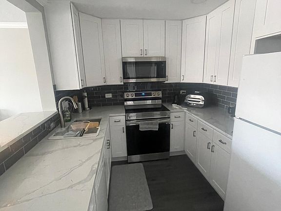 4th image of 1295 N Sterling Ave Unit 216